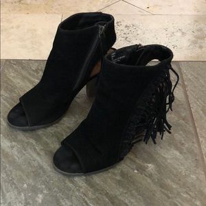 Super Cute Suede fringe bootie size 9